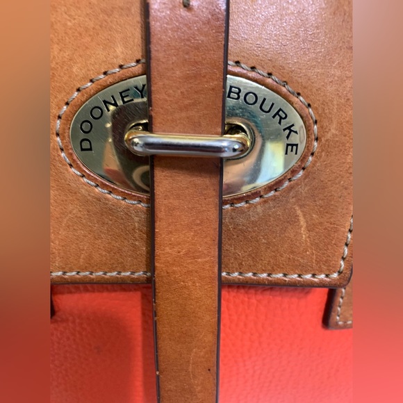 💕👜Dooney & Bourke  1975 Signature Classic Leather Shoulder/Handbag - Picture 7 of 11